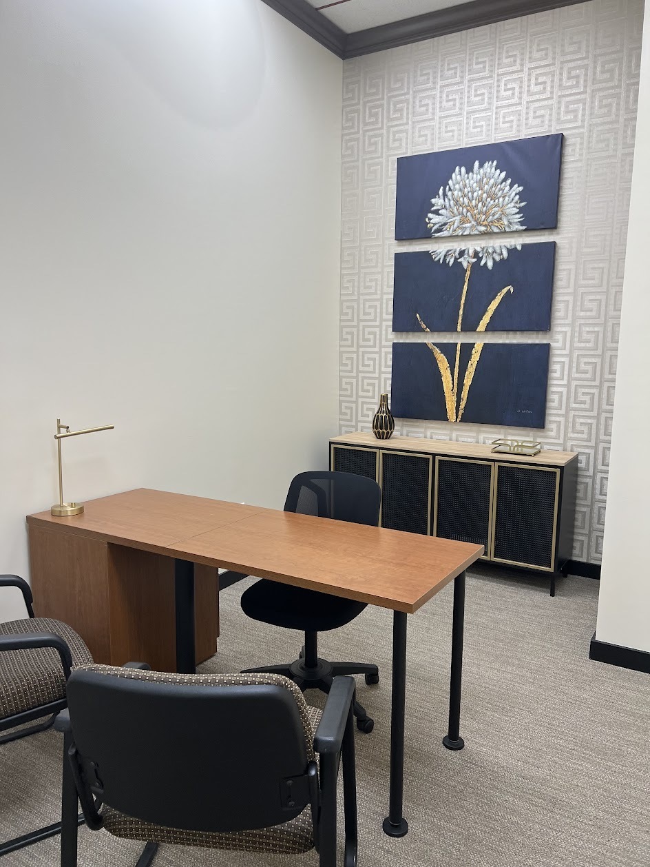 Large Double Office Ste 324