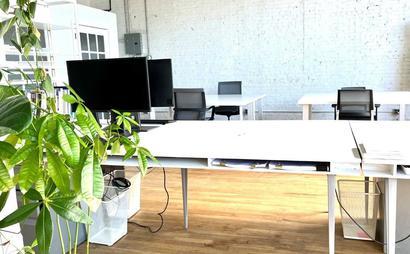 Desk rentals in a sunny loft space in Gowanus! Desk rentals in a sunny loft space in Gowanus!