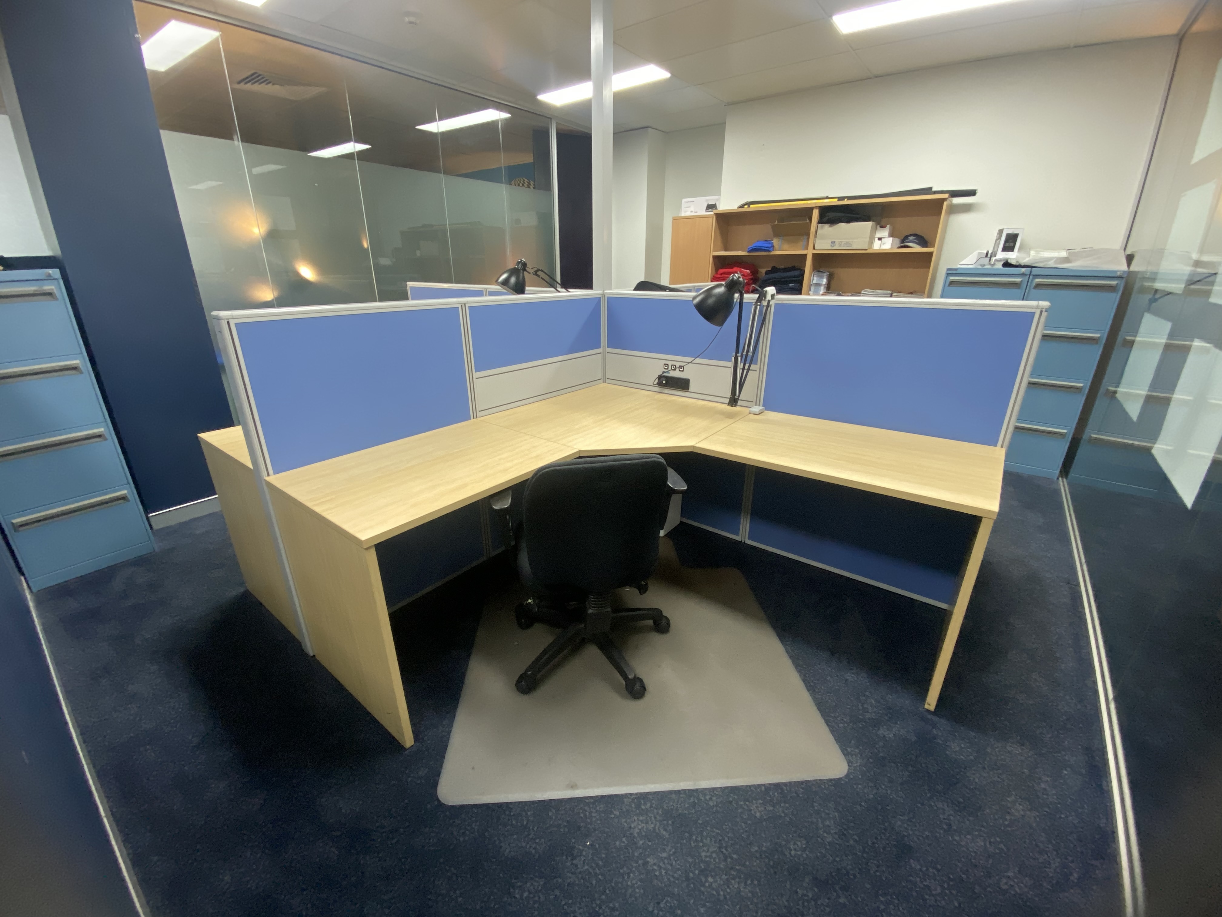 Large 1 person desk