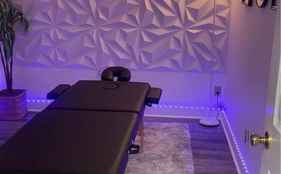 Luxurious Daily Rental Spaces for Beauty Professionals Available Luxurious Daily Rental Spaces for Beauty Professionals Available