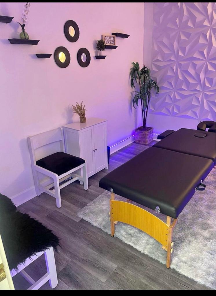 Luxurious Daily Rental Spaces for Beauty Professionals Available Luxurious Daily Rental Spaces for Beauty Professionals Available