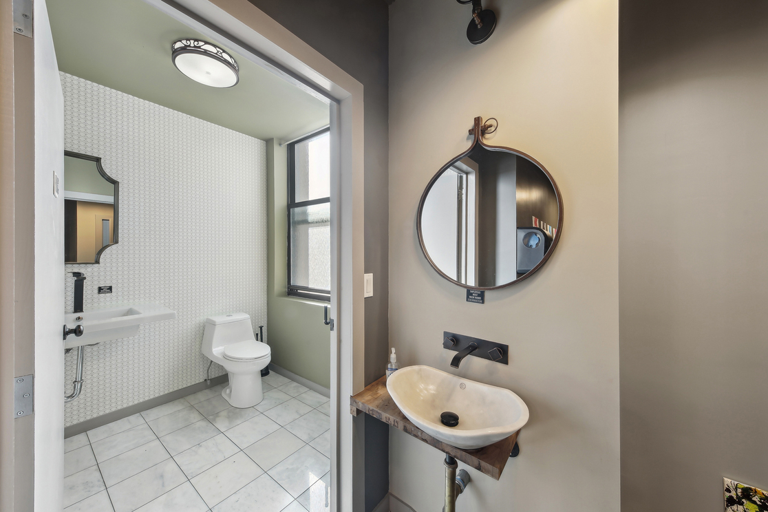 Full Floor Office 401