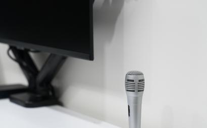 Themed 4K HDR Workstation at Scroll Stop Themed 4K HDR Workstation at Scroll Stop