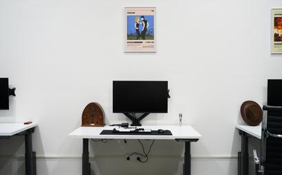 Themed 4K HDR Workstation at Scroll Stop Themed 4K HDR Workstation at Scroll Stop