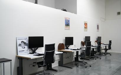 Themed 4K HDR Workstation at Scroll Stop Themed 4K HDR Workstation at Scroll Stop