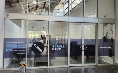 Themed 4K HDR Workstation at Scroll Stop Themed 4K HDR Workstation at Scroll Stop