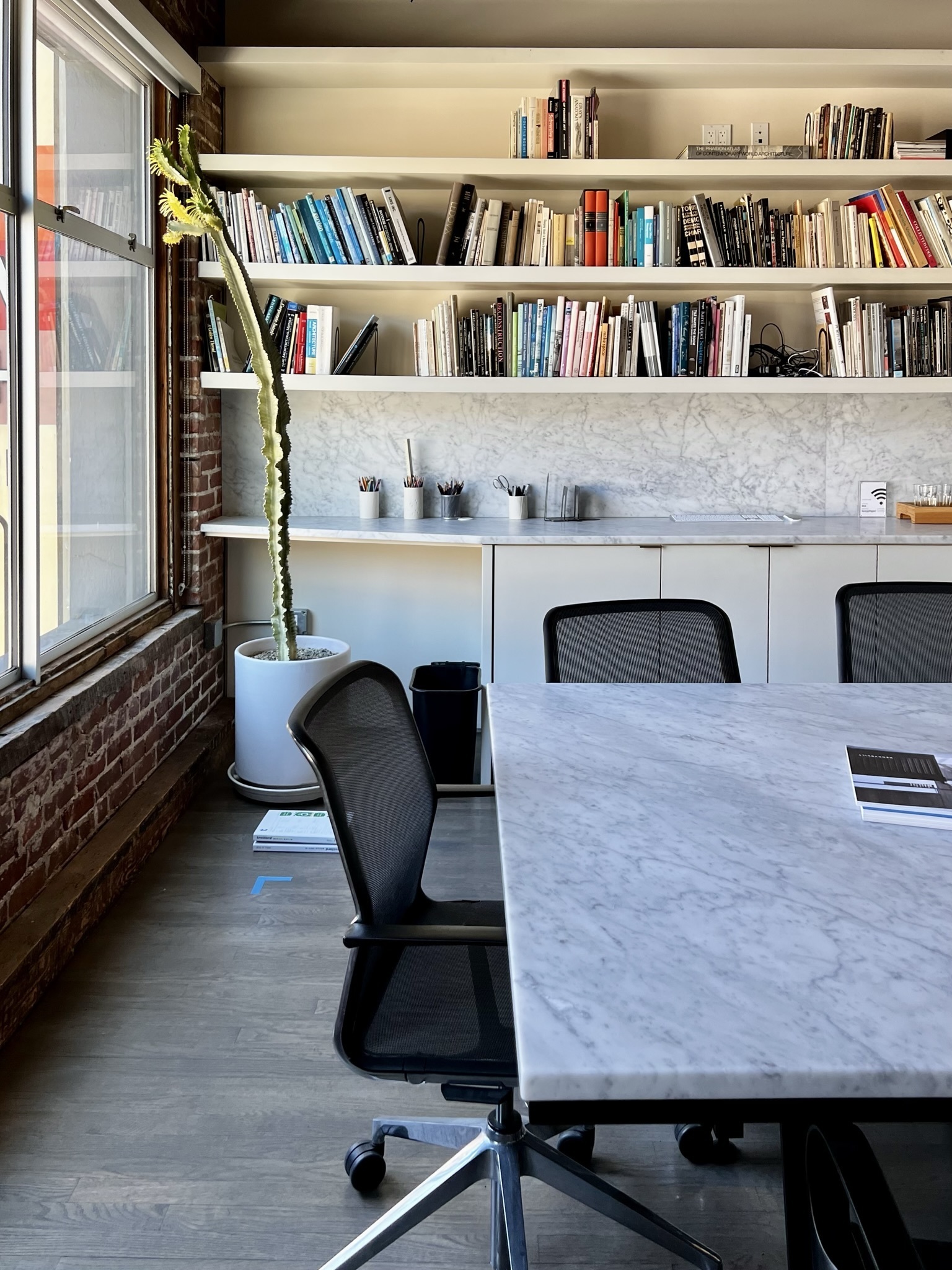 Shared Tendernob Workspace (6-11 desks available)