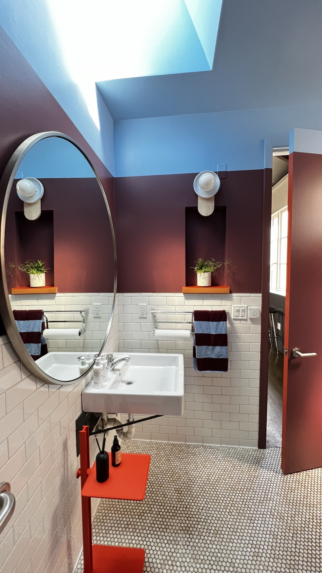 Shared Tendernob Workspace (6-11 desks available)