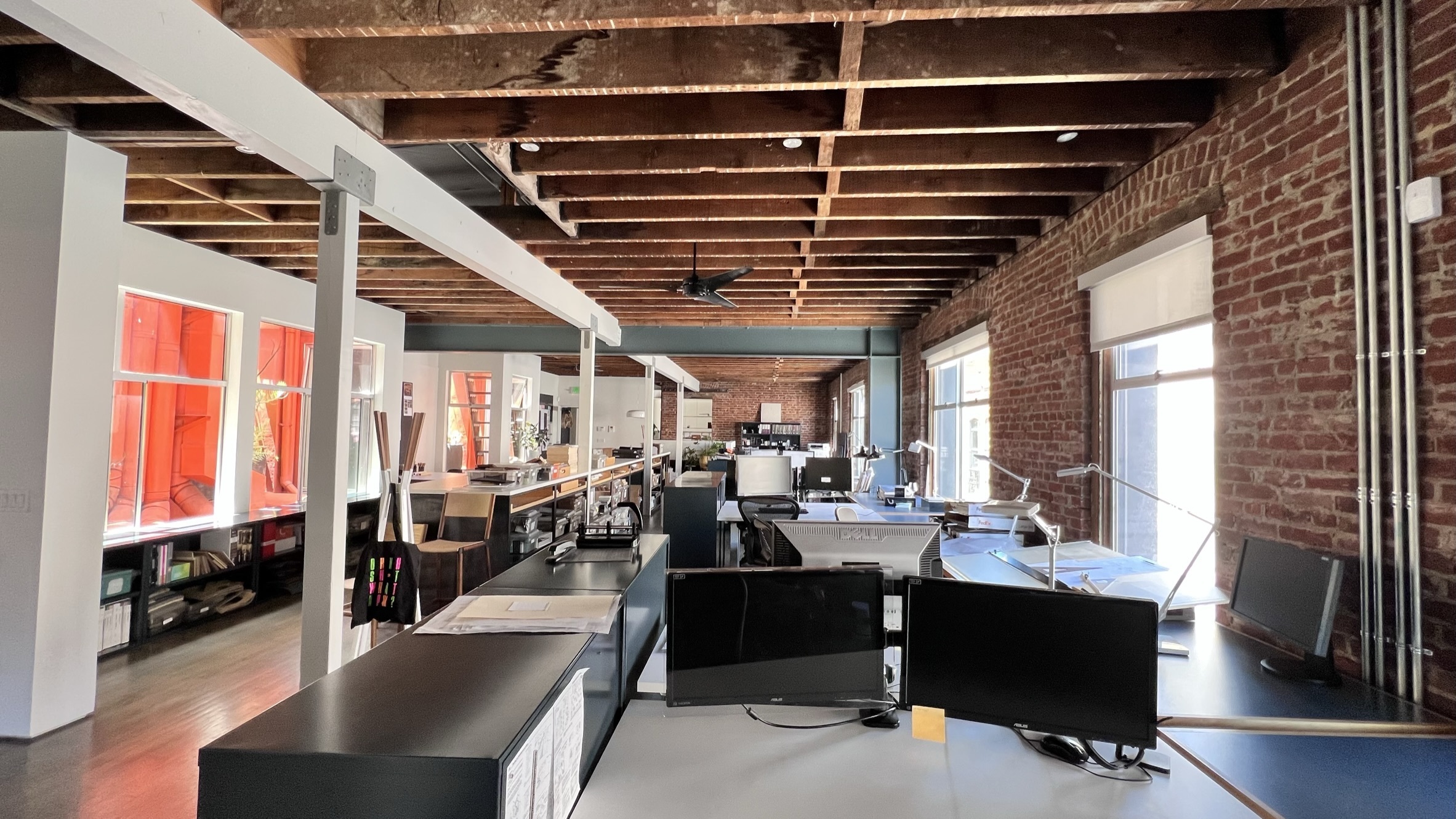 Shared Tendernob Workspace (6-11 desks available)