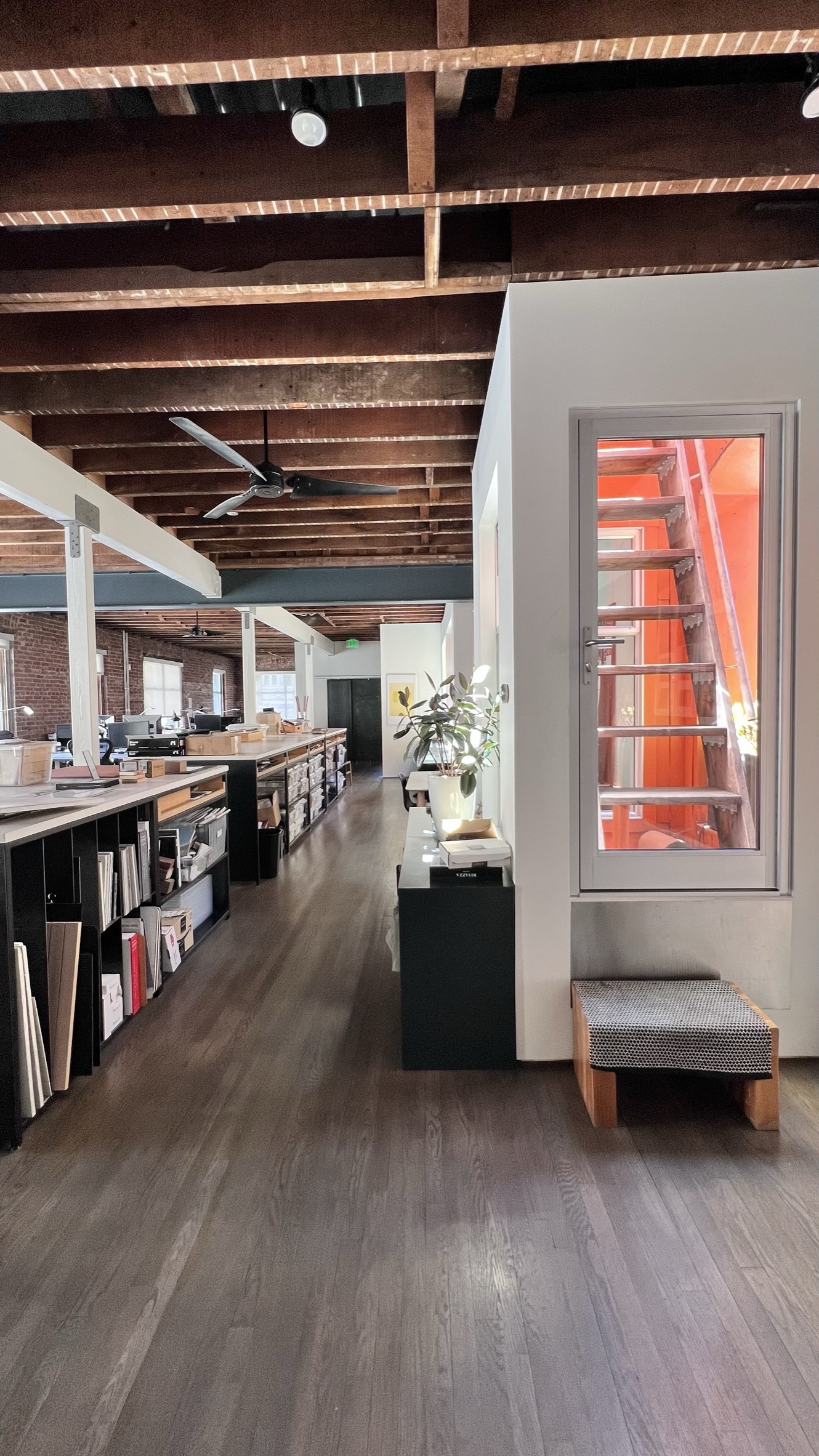 Shared Tendernob Workspace (6-11 desks available)