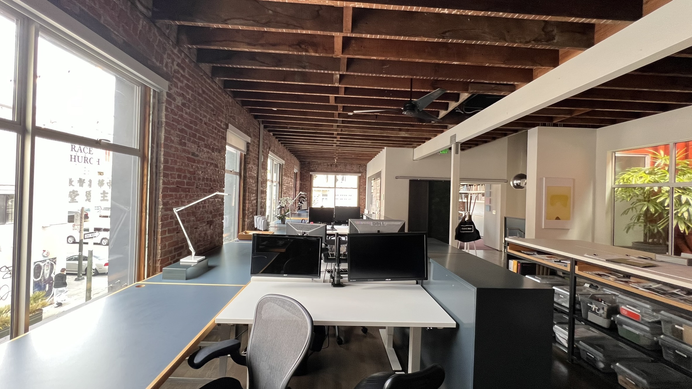 Shared Tendernob Workspace (6-11 desks available)