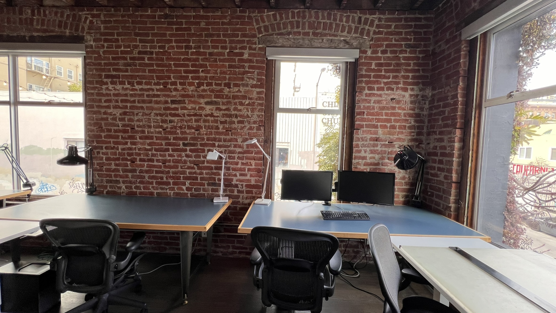 Shared Tendernob Workspace (6-11 desks available)