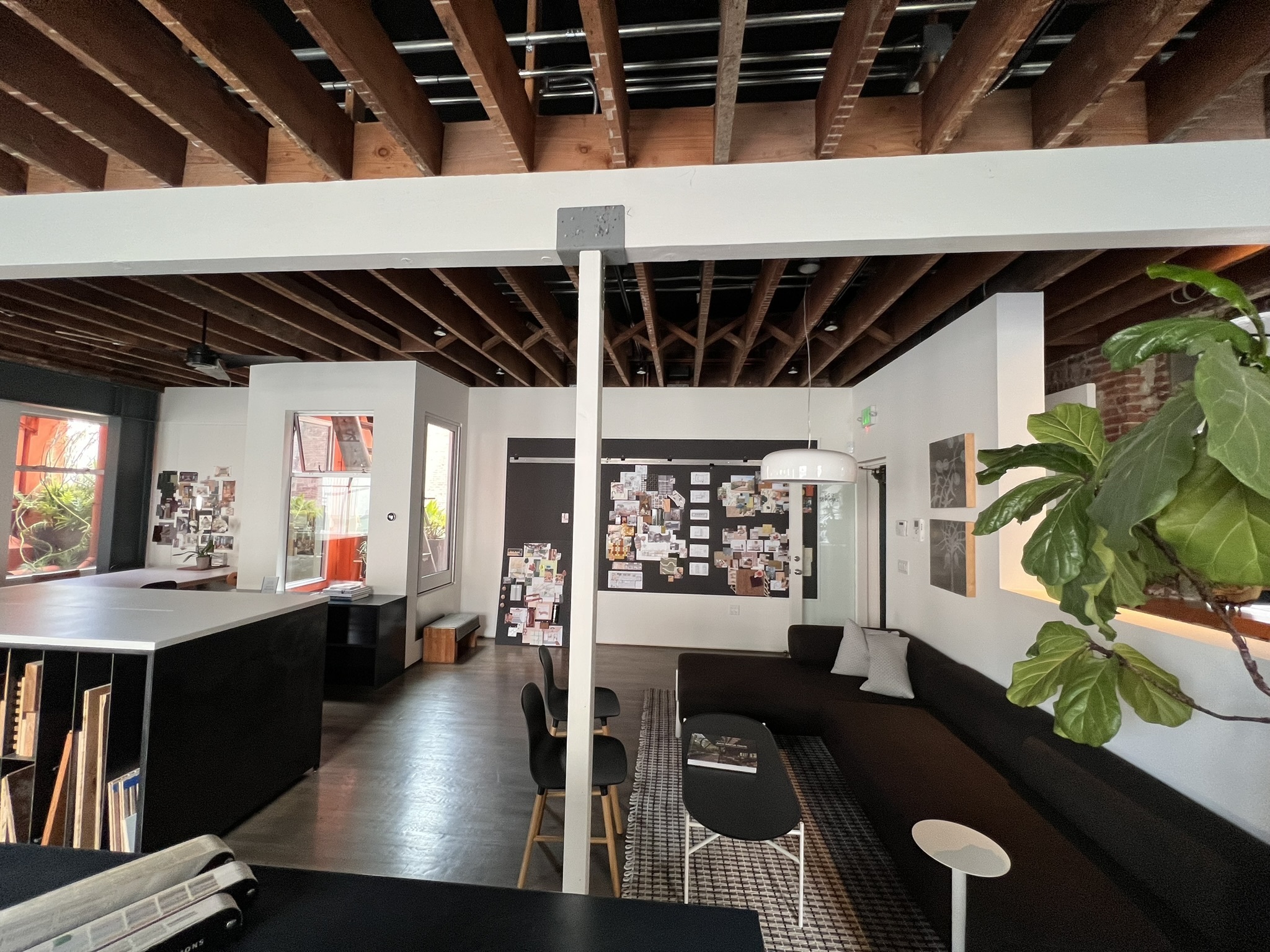 Shared Tendernob Workspace (6-11 desks available)