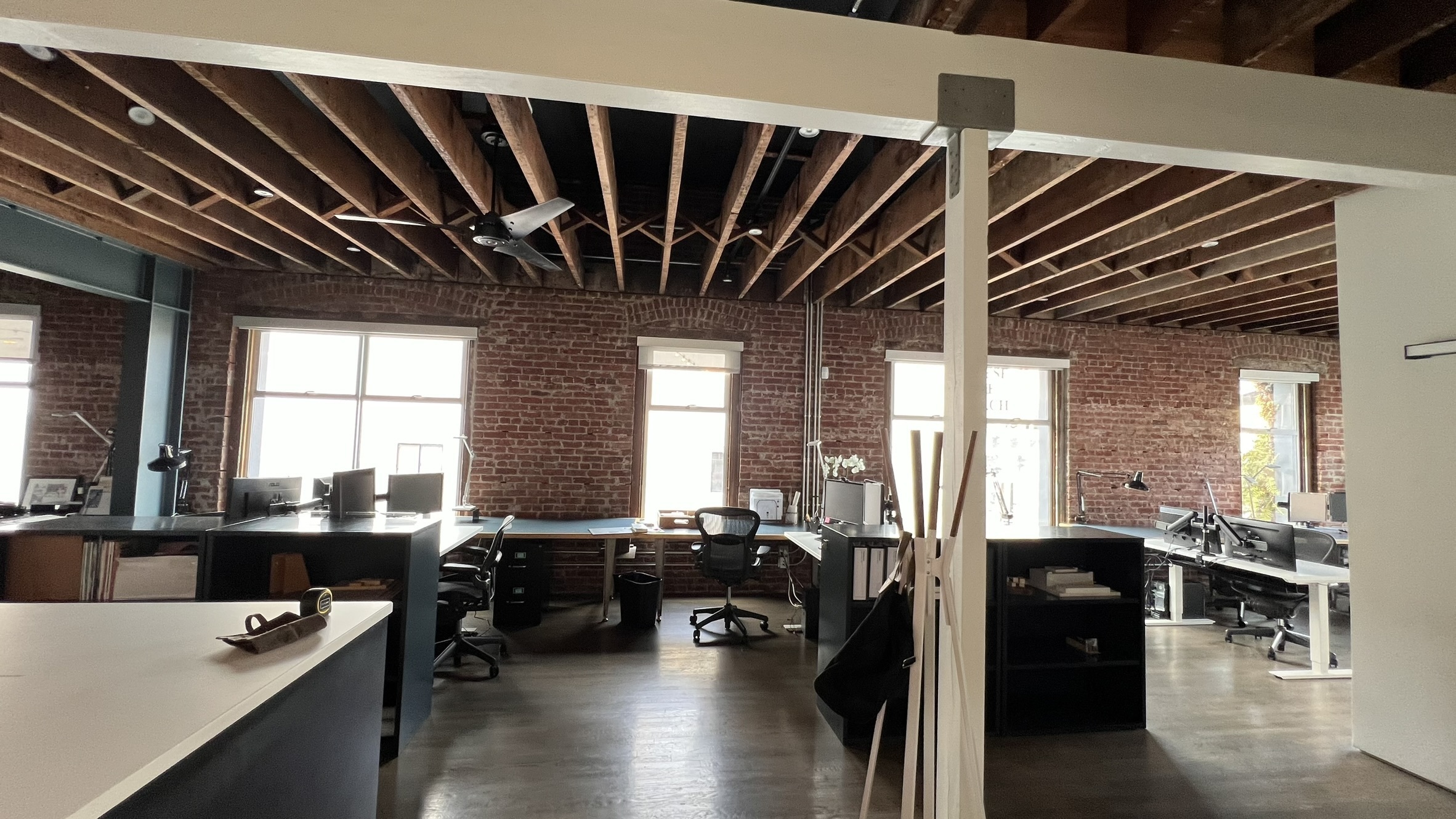 Shared Tendernob Workspace (6-11 desks available)