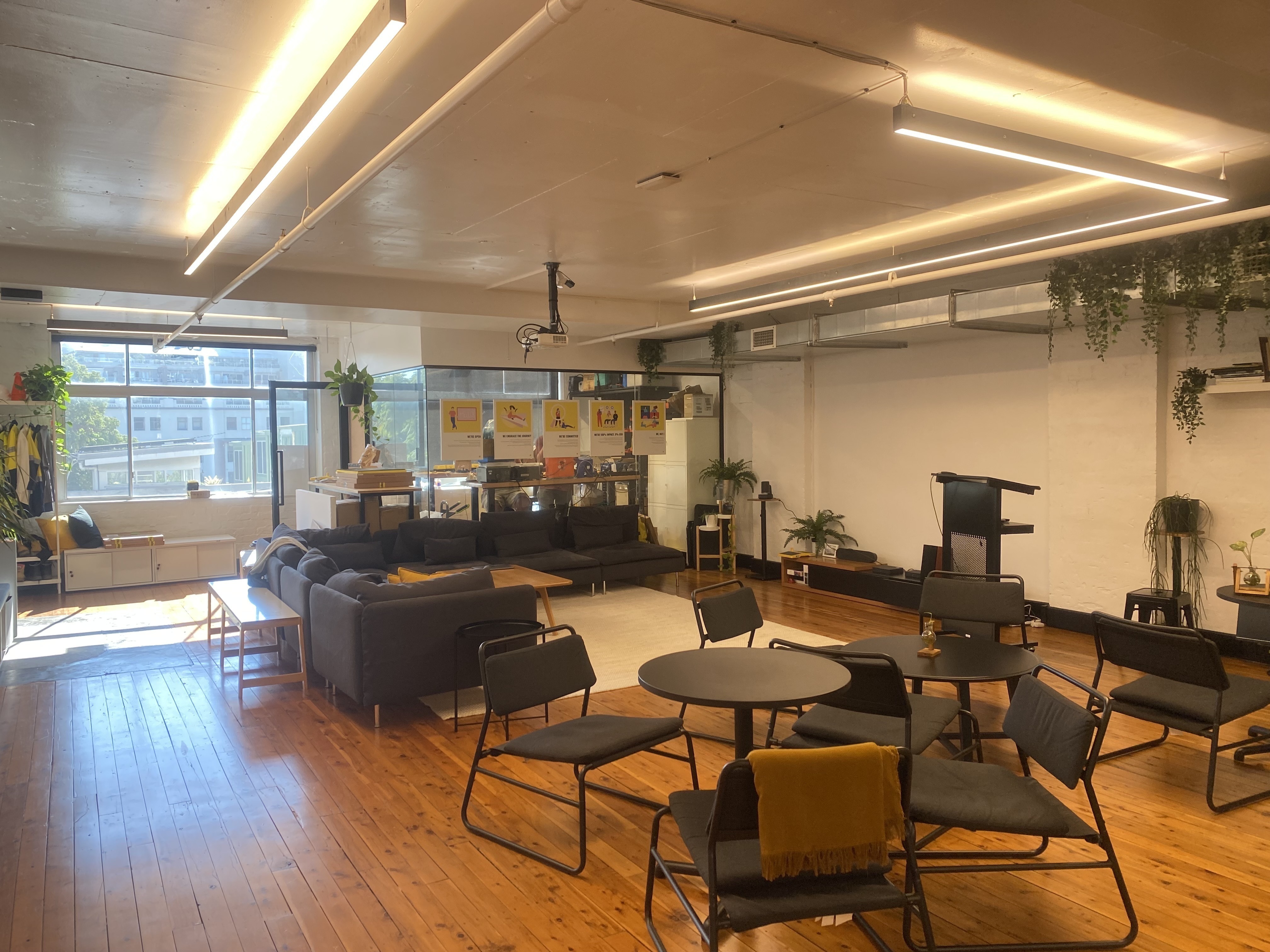 Startup office space, 4-6 desks available