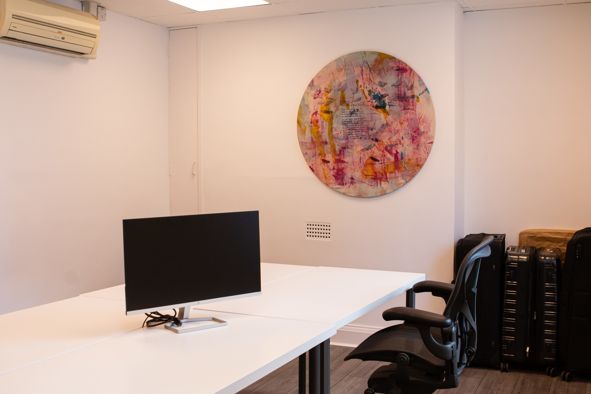 Bright and Stylish Open-Plan Office Space in Central London Bright and Stylish Open-Plan Office Space in Central London