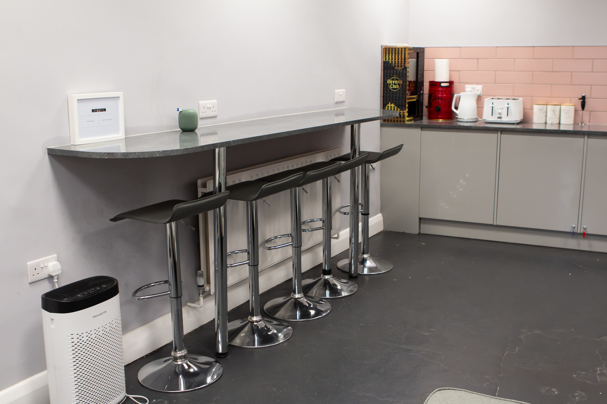 Bright and Stylish Open-Plan Office Space in Central London Bright and Stylish Open-Plan Office Space in Central London