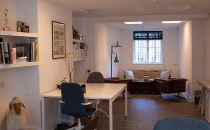 Bright and Stylish Open-Plan Office Space in Central London Bright and Stylish Open-Plan Office Space in Central London