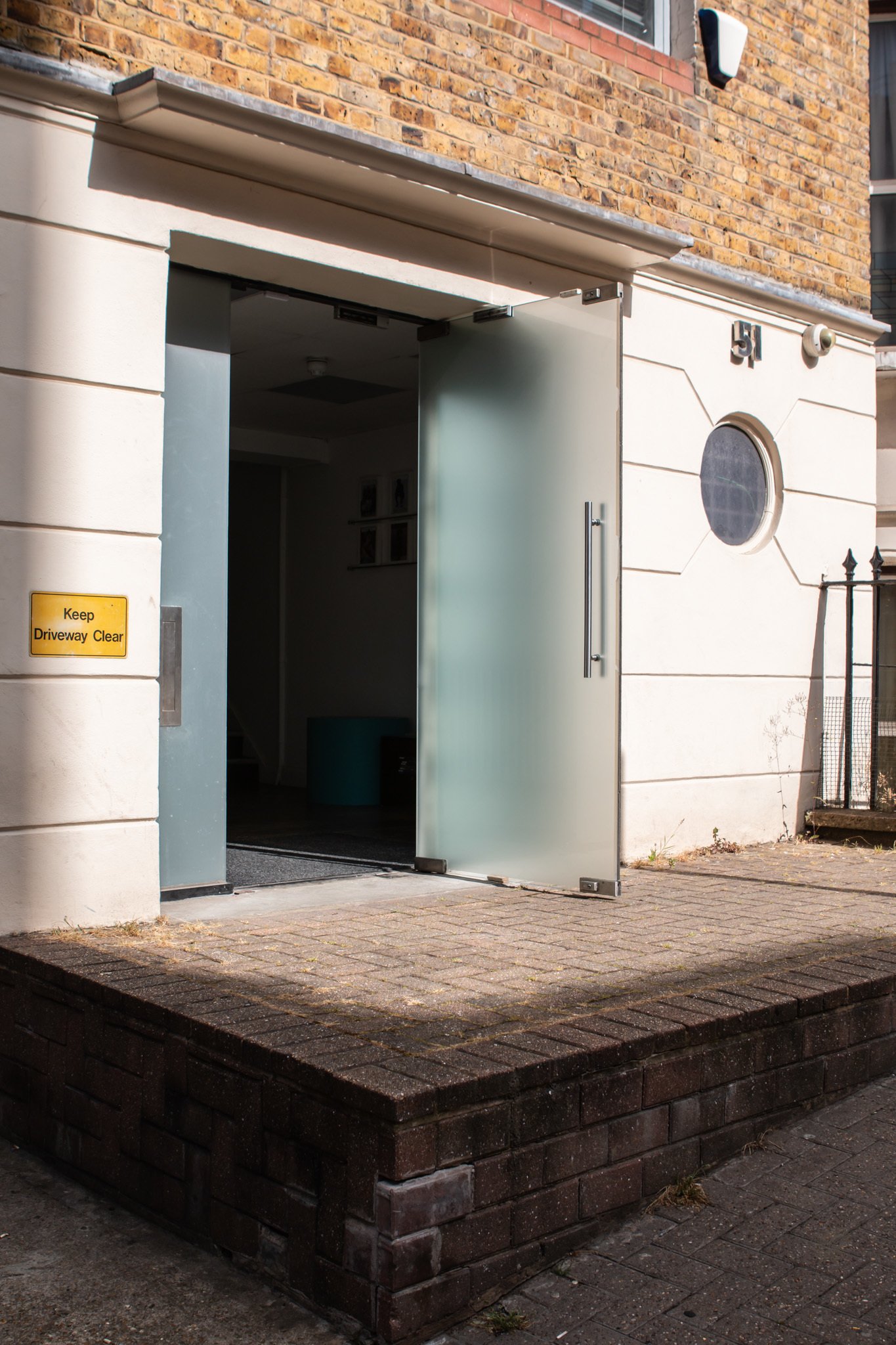 Bright and Stylish Open-Plan Office Space in Central London Bright and Stylish Open-Plan Office Space in Central London