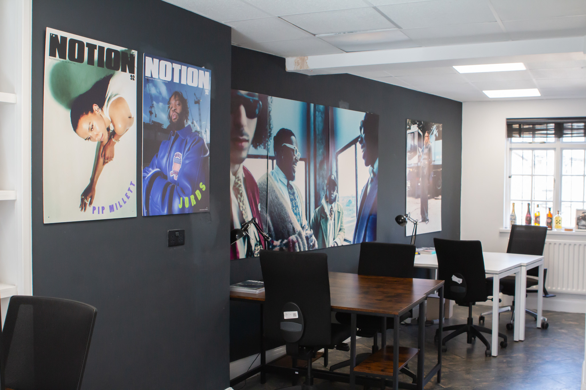 Dynamic 20 Desk Office Space with Seperate Meeting Room Dynamic 20 Desk Office Space with Seperate Meeting Room