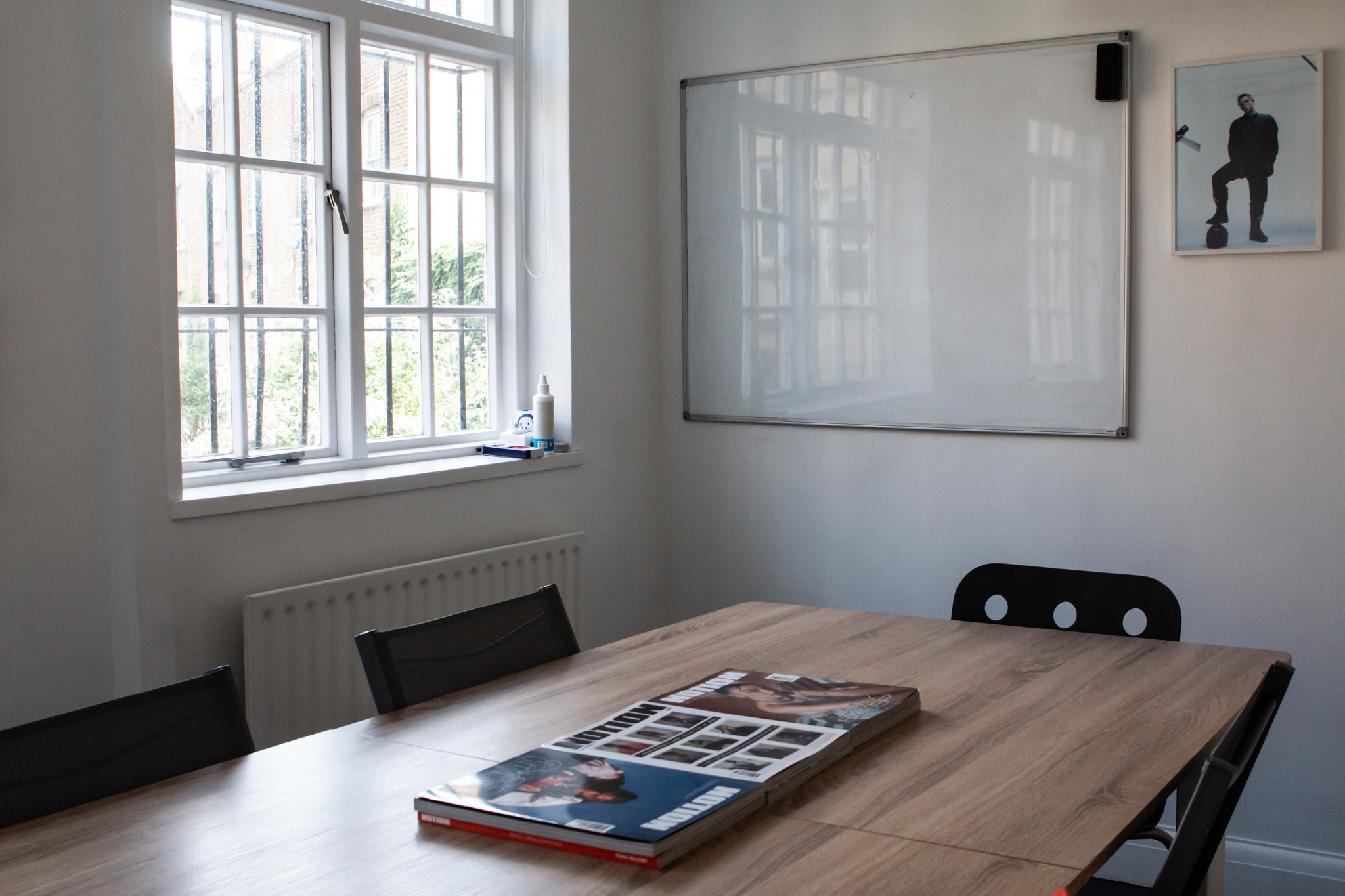 Dynamic 20 Desk Office Space with Seperate Meeting Room Dynamic 20 Desk Office Space with Seperate Meeting Room