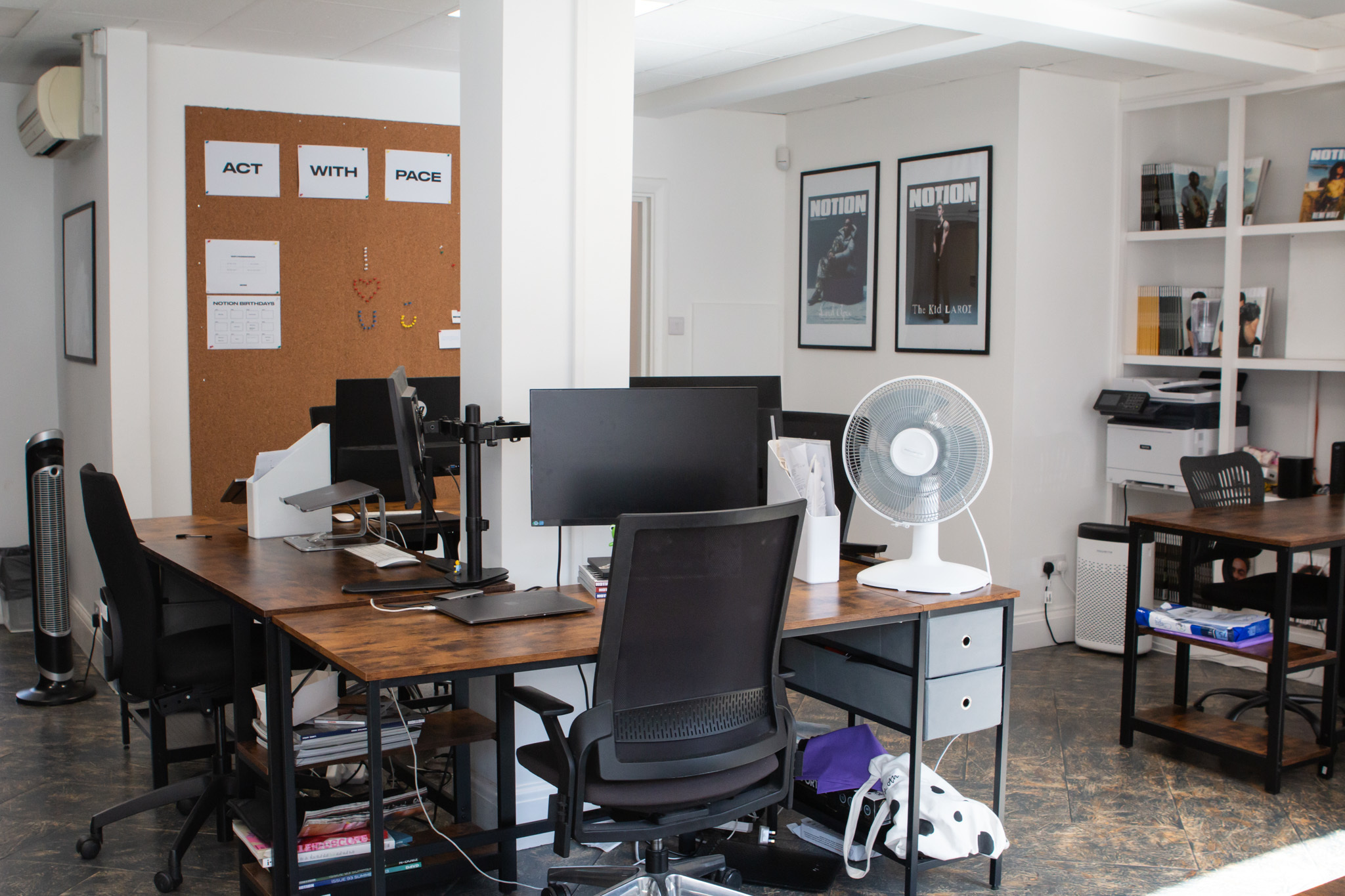 Dynamic 20 Desk Office Space with Seperate Meeting Room Dynamic 20 Desk Office Space with Seperate Meeting Room