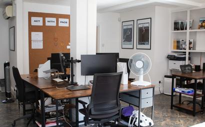 Dynamic 20 Desk Office Space with Seperate Meeting Room Dynamic 20 Desk Office Space with Seperate Meeting Room