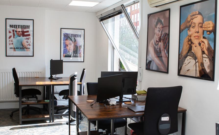 Dynamic 20 Desk Office Space with Seperate Meeting Room Dynamic 20 Desk Office Space with Seperate Meeting Room