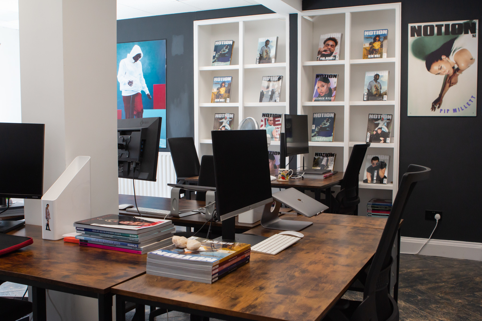 Dynamic 20 Desk Office Space with Seperate Meeting Room Dynamic 20 Desk Office Space with Seperate Meeting Room
