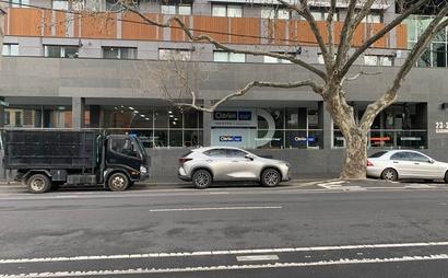 Dedicated Desks in Bright Collingwood Office with Outdoor Terrace Dedicated Desks in Bright Collingwood Office with Outdoor Terrace
