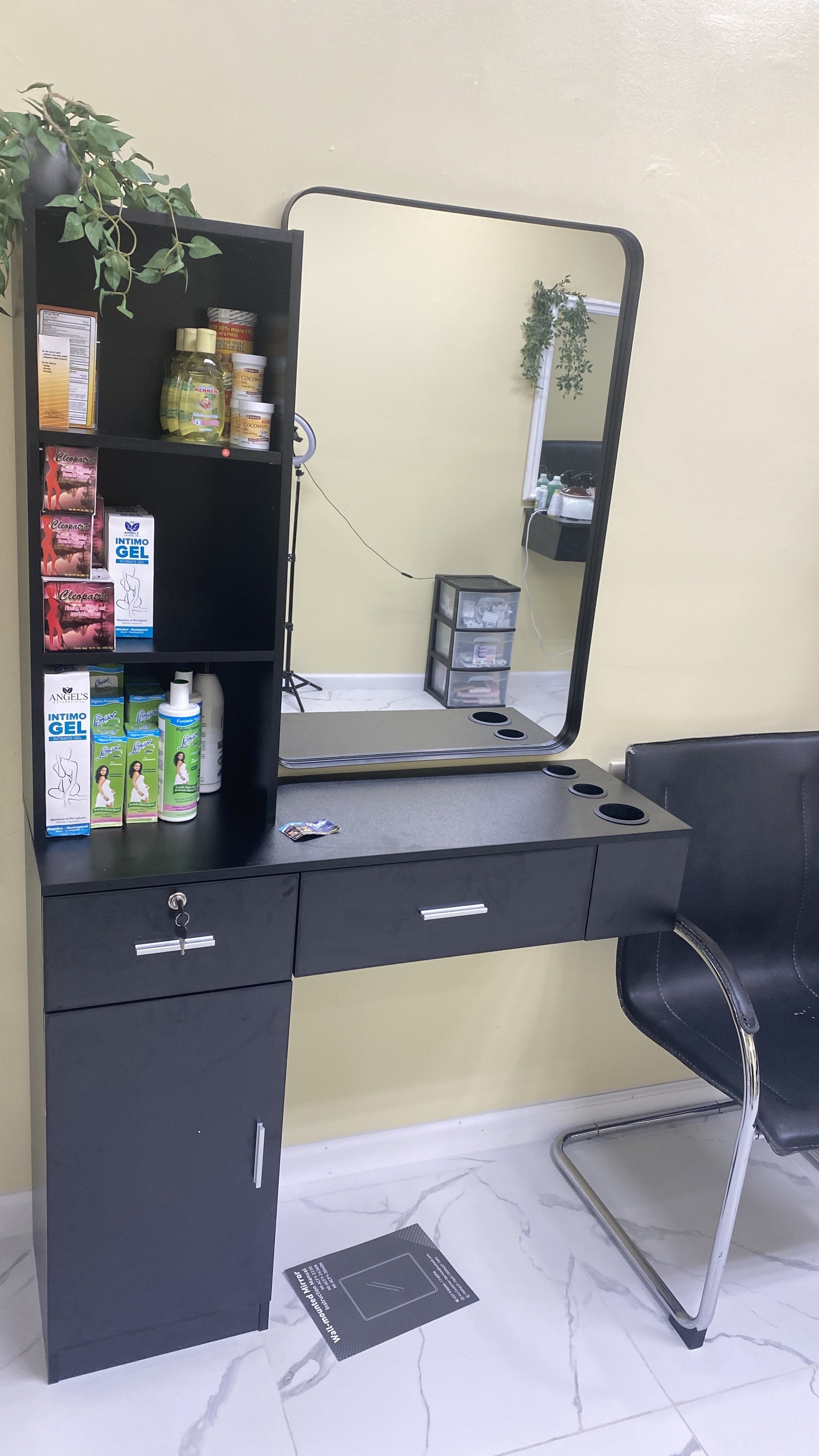 Salon chair and space for rental