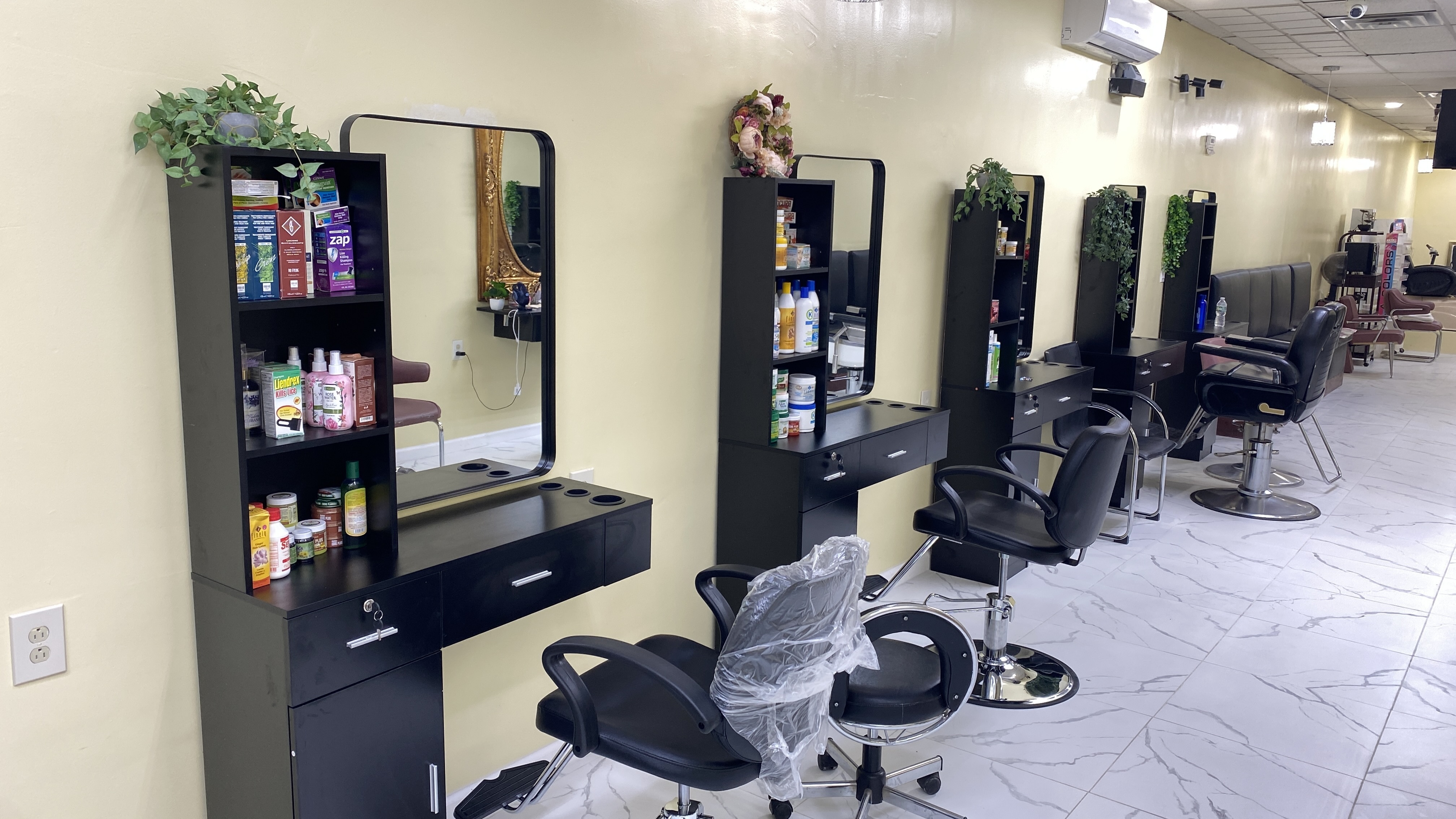 Salon chair and space for rental