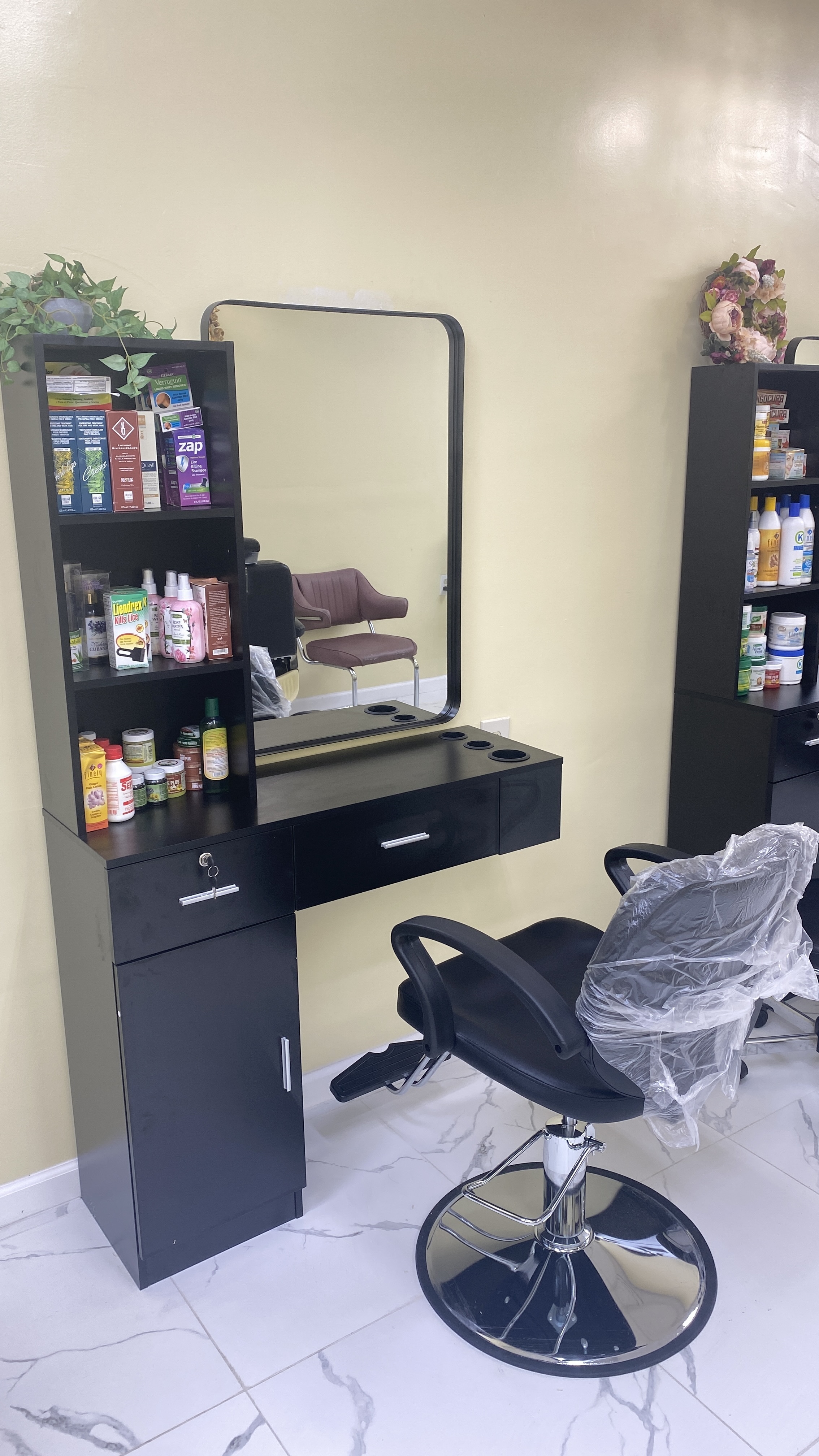 Salon chair and space for rental