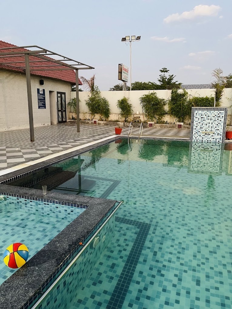 Why The Sparkle Farm House is the Best Option for Corporate Pool Parties and Family Day Outings?