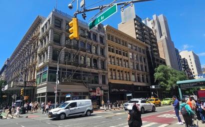 Flatiron Day Office for Teams of 5-10 Flatiron Day Office for Teams of 5-10