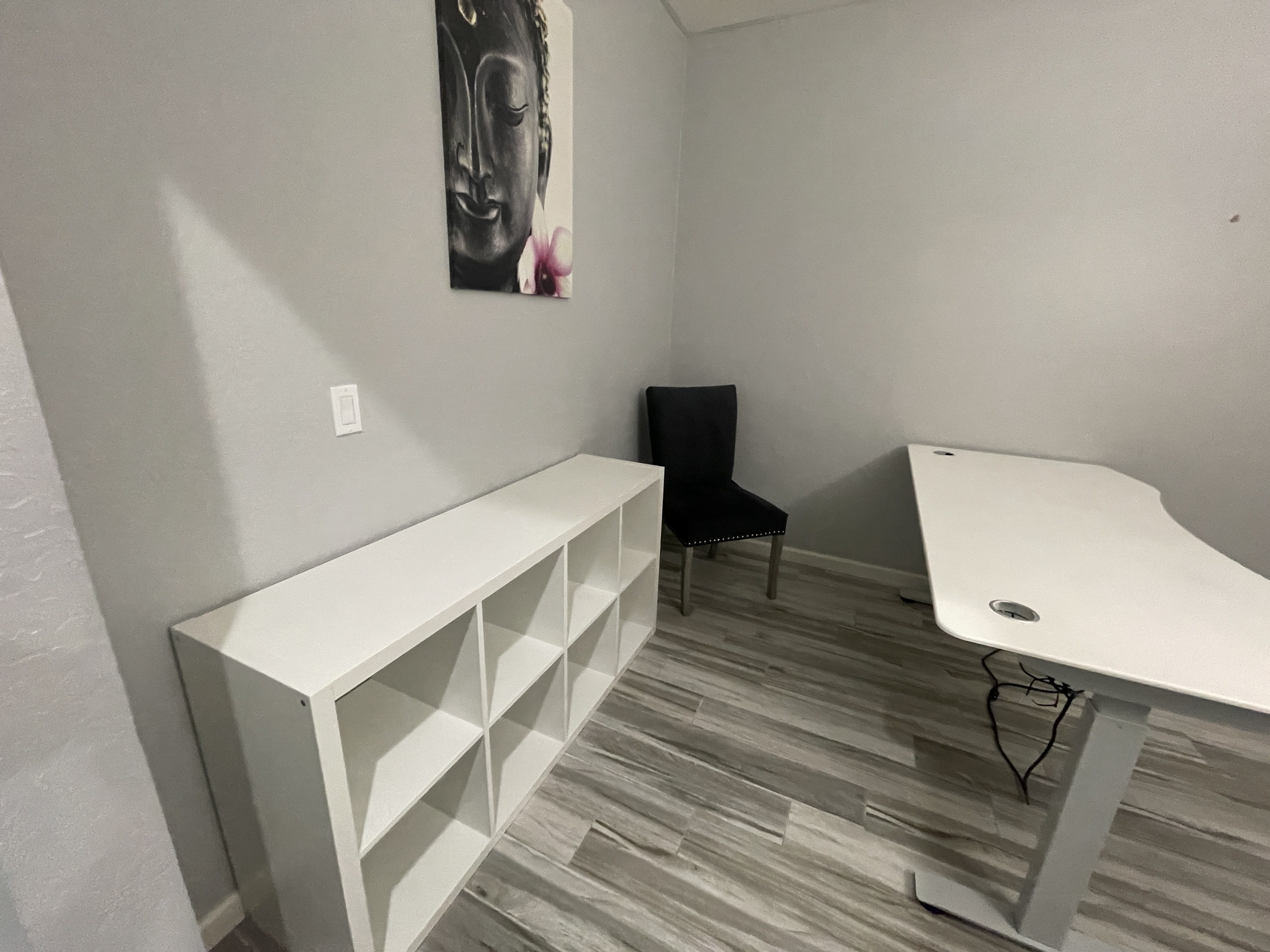 Single Desk Office