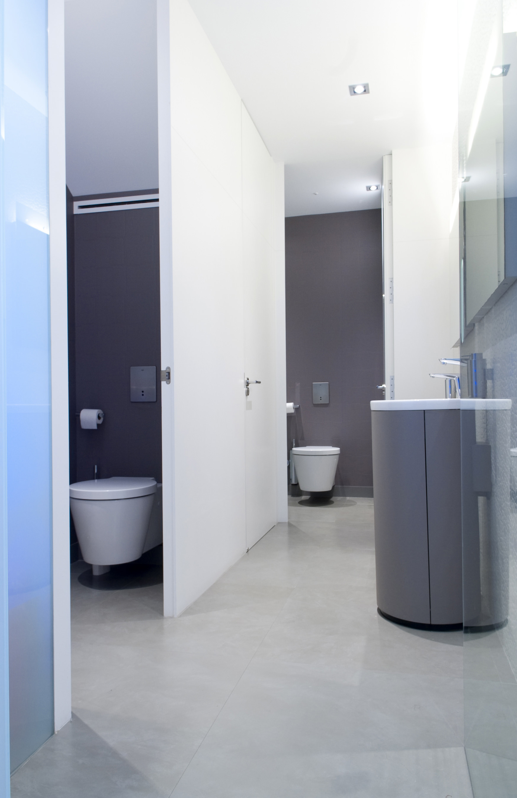 ONITI BUSINESS CENTER