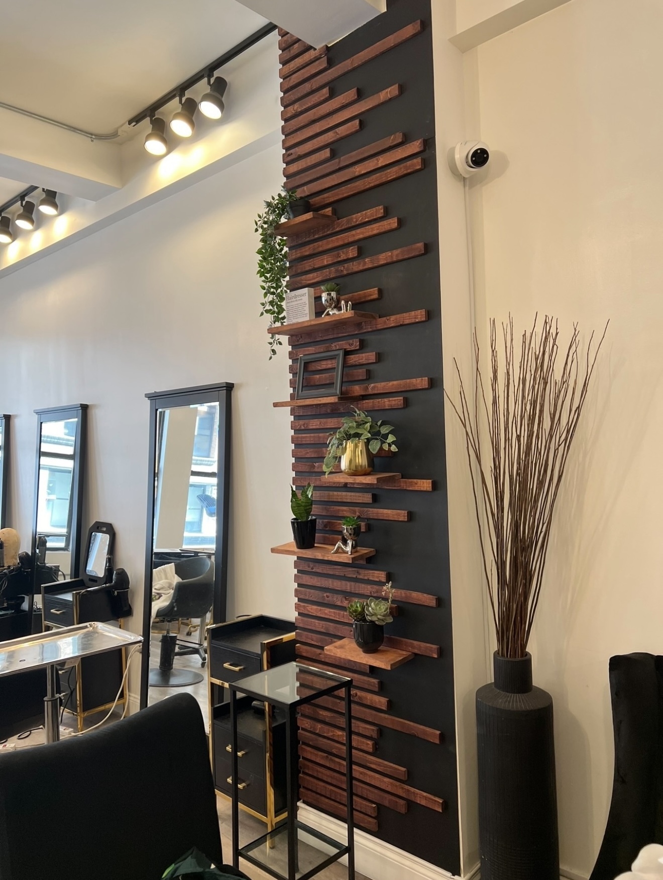 Salon chairs for rent