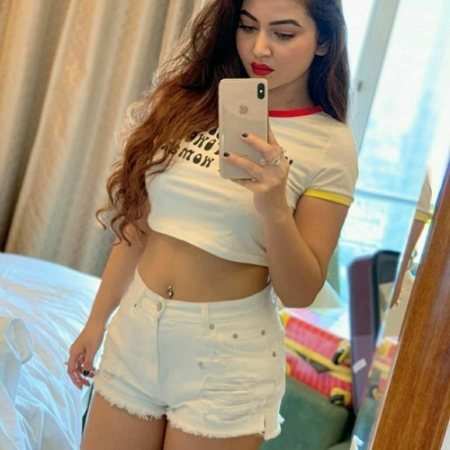 Call Girls In INA Metro Station 9711800081 Delhi 