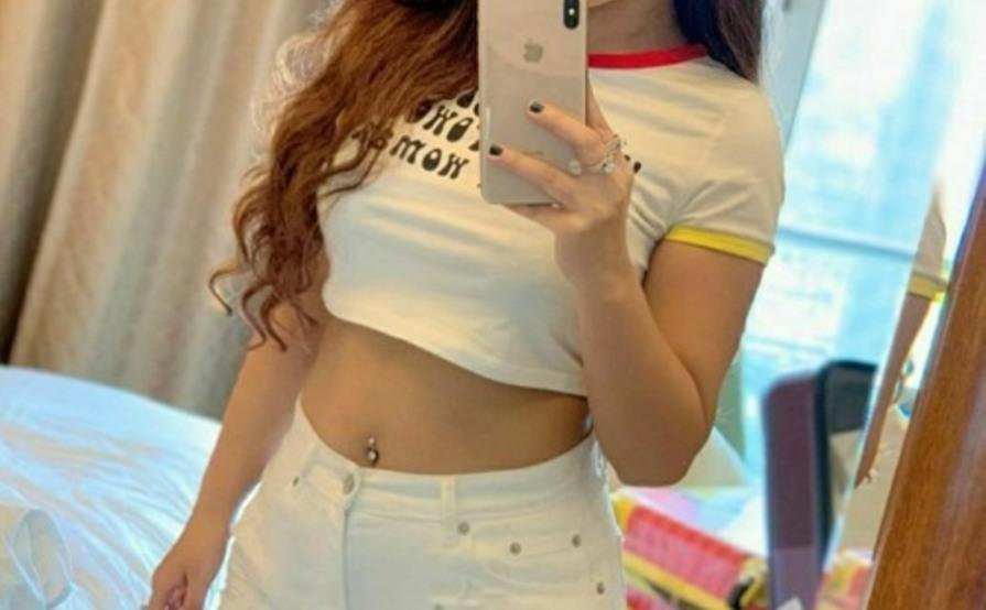 Call Girls In INA Metro Station 9711800081 Delhi 