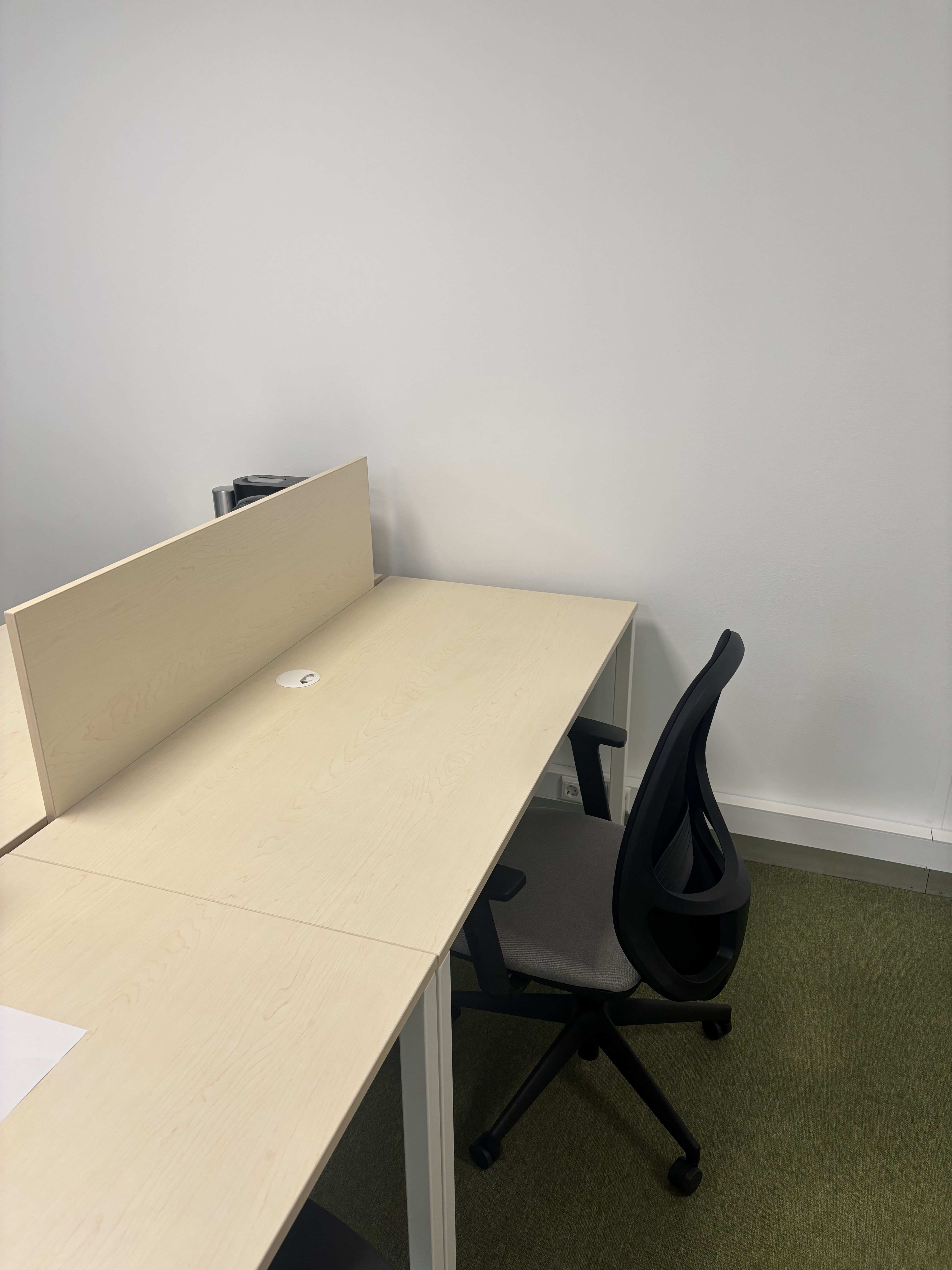 Workstation Available in Lisbon (Marques de Pombal)