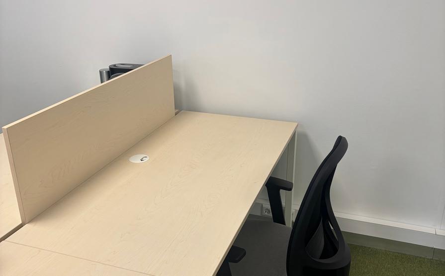Workstation Available in Lisbon (Marques de Pombal)