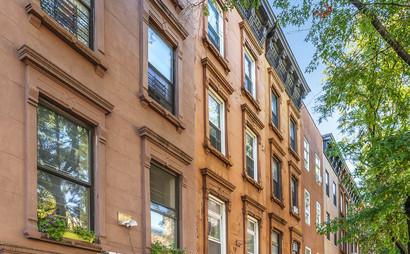 Hot Desks and Meeting Room available Hot Desks and Meeting Room available