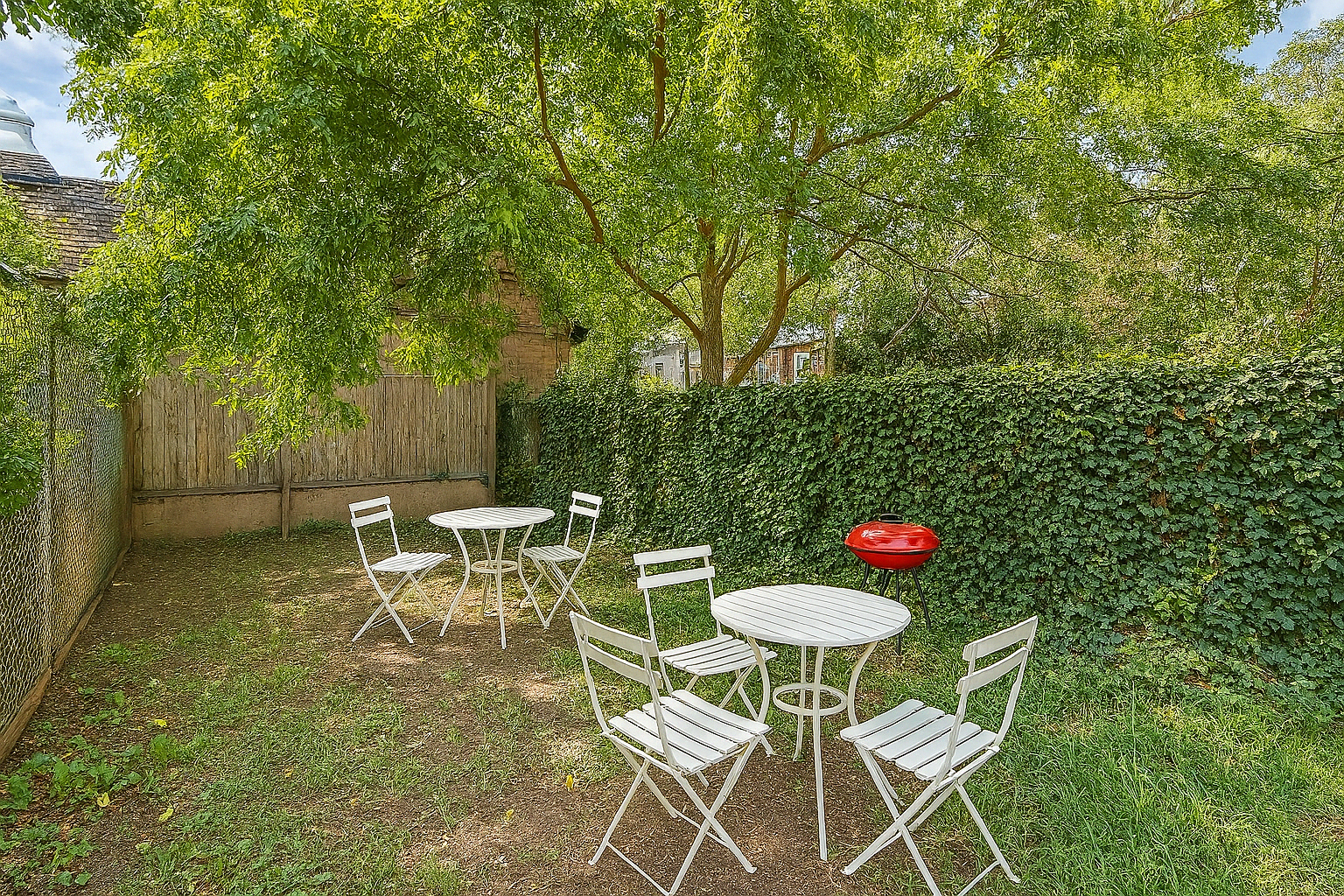 Hot Desks and Meeting Room available