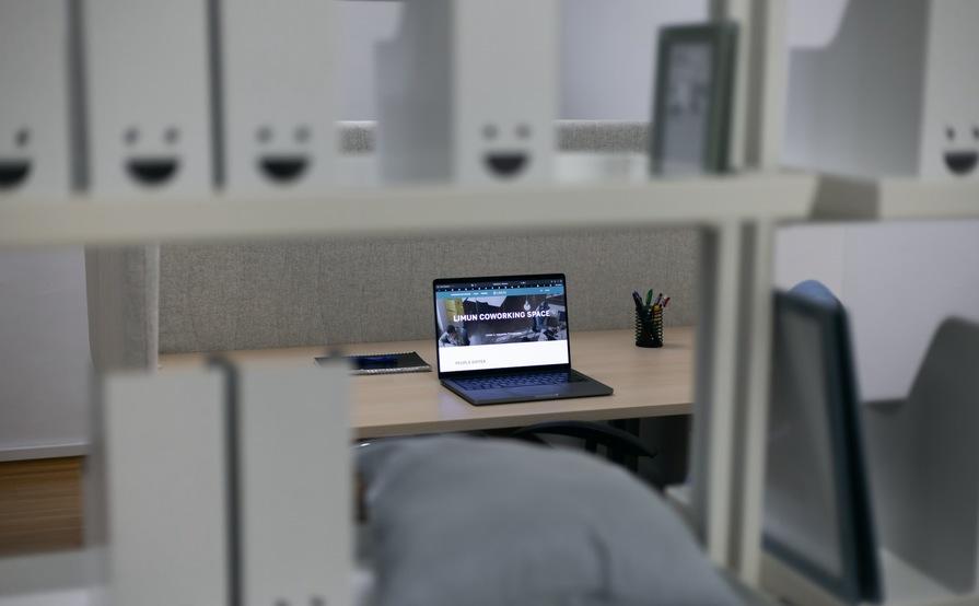 Hot desks & dedicated desks