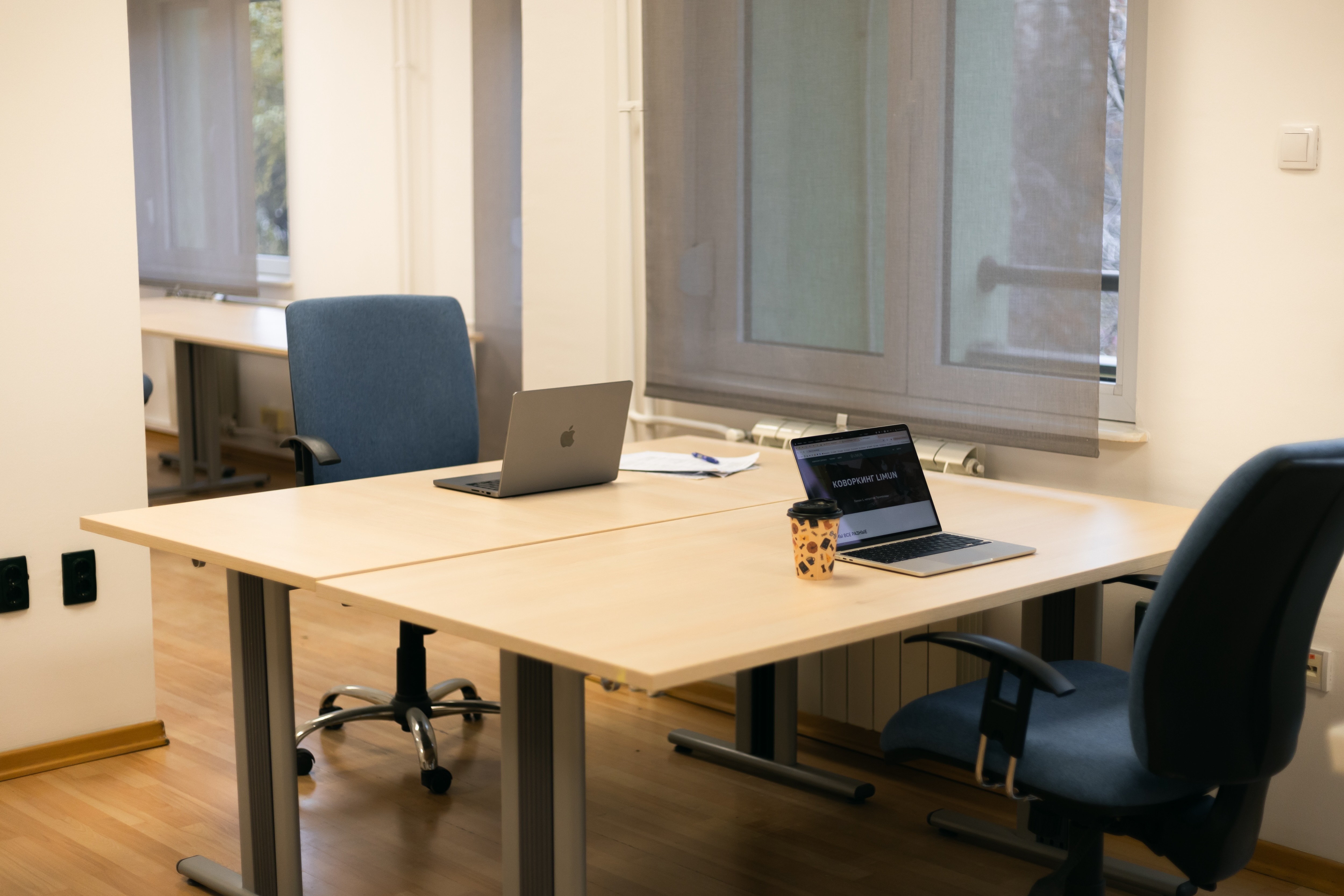 Hot desks & dedicated desks