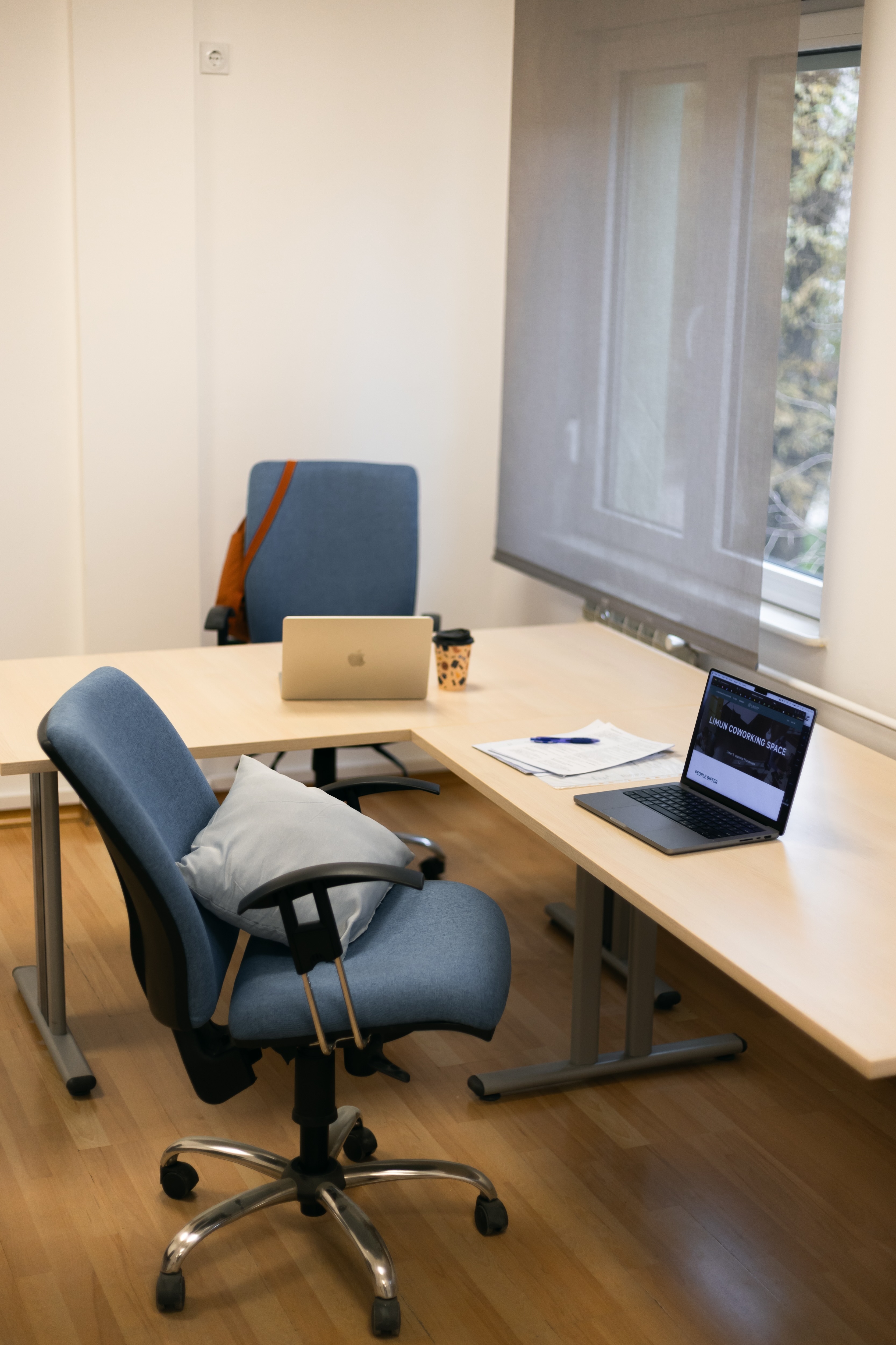 Hot desks & dedicated desks