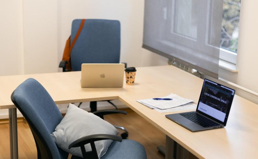 Hot desks & dedicated desks