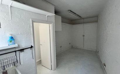 Small Studio available suitable for 3 desks with own sink and toilet Small Studio available suitable for 3 desks with own sink and toilet