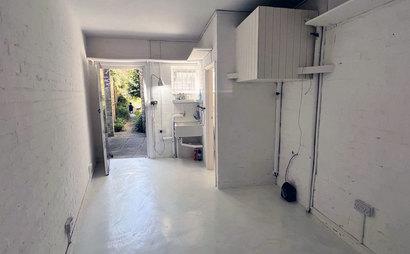 Small Studio available suitable for 3 desks with own sink and toilet Small Studio available suitable for 3 desks with own sink and toilet